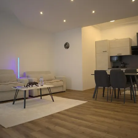 Moderne Wohnung In Der Stadt Salzburg Fuer Bis Zu 5 Personen *